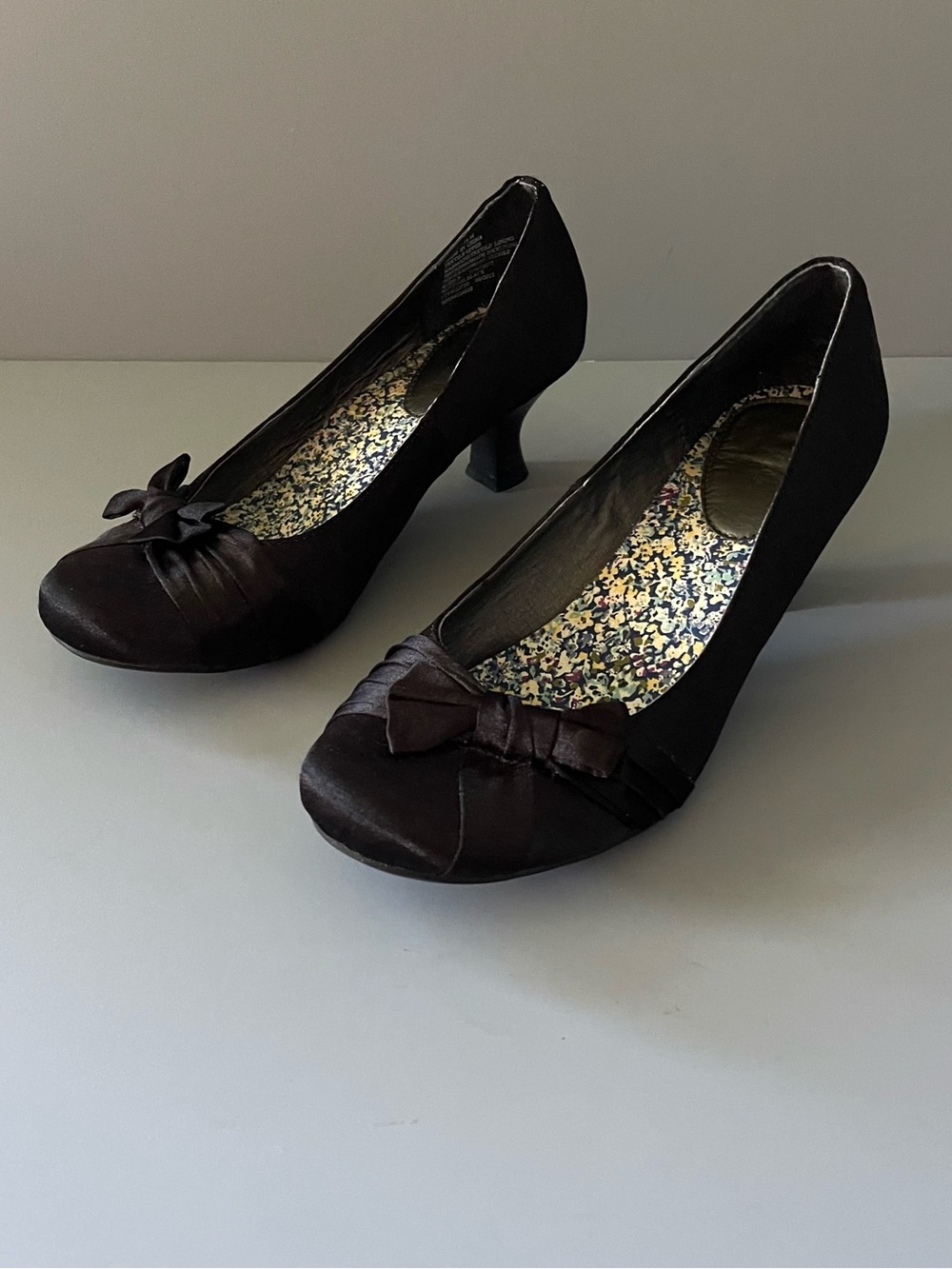 MUDD Black Retro Old Money Mary Jane Housewife Kitten Pumps 9.5 Ditsy Floral
